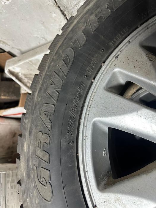 Продам 3 колеса и 4 диска.