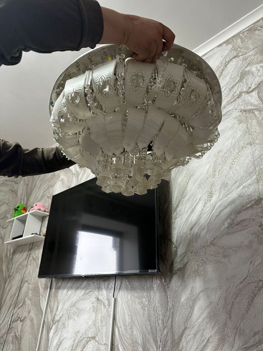 Продам люстру...
