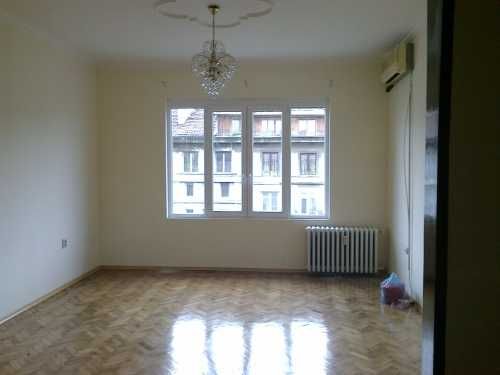 Дава се под наем Тристаен апартамент в София, Център - 109 кв.м за 325 € - Снимка #1