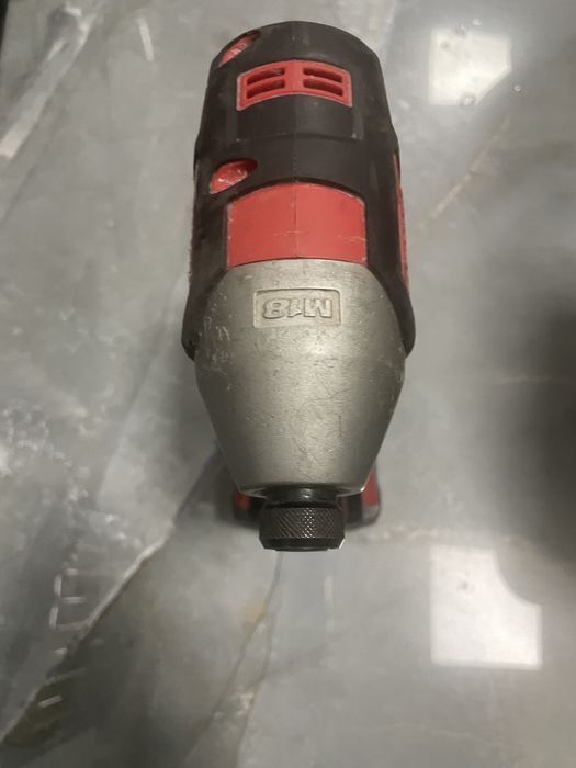 Milwaukee M18 BID-Импакт винтоверт