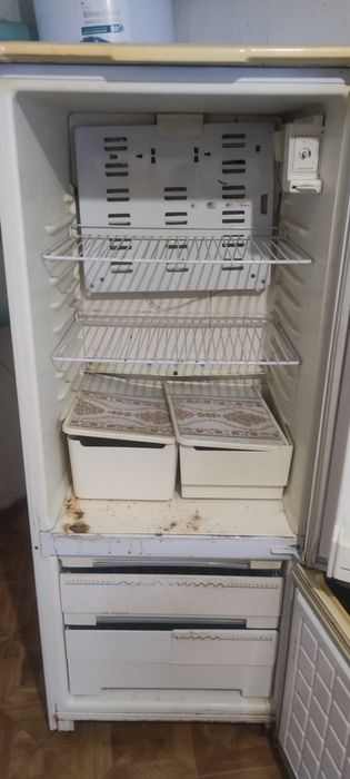 Продам холодильник на запчасти