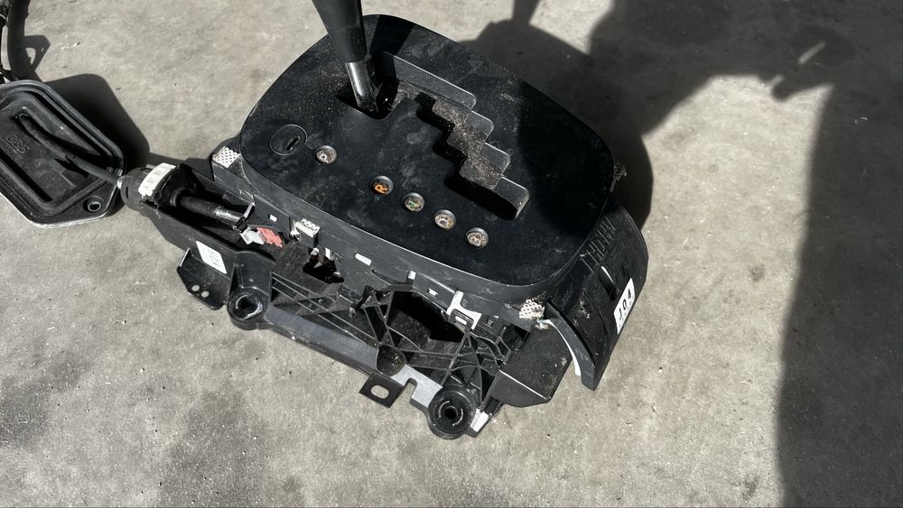 Toyota Yaris P13 скоростен лост автоматик