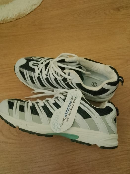 Нови маратонки 38