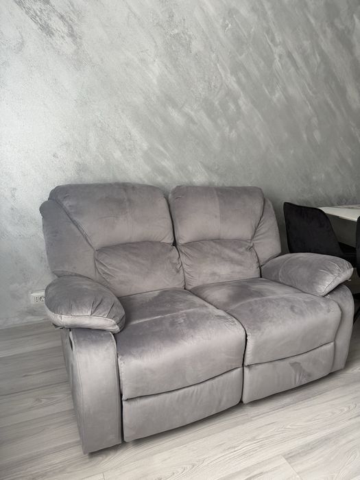 Canapea 2 locuri extensibilă - gri, catifea