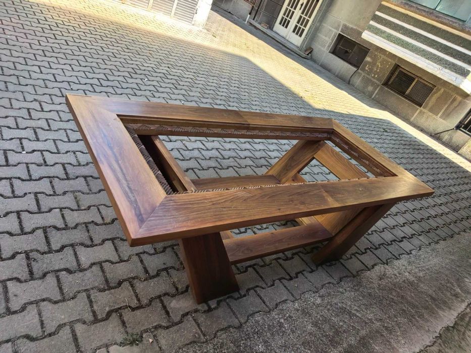 Холна маса от масив с ръчно резбован фриз 220/90