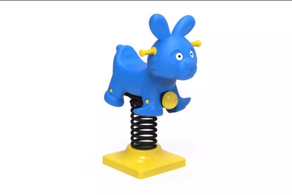 Детска клатушка с формата на заек з парк или градина