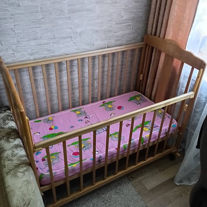 Продам детскую кроватку