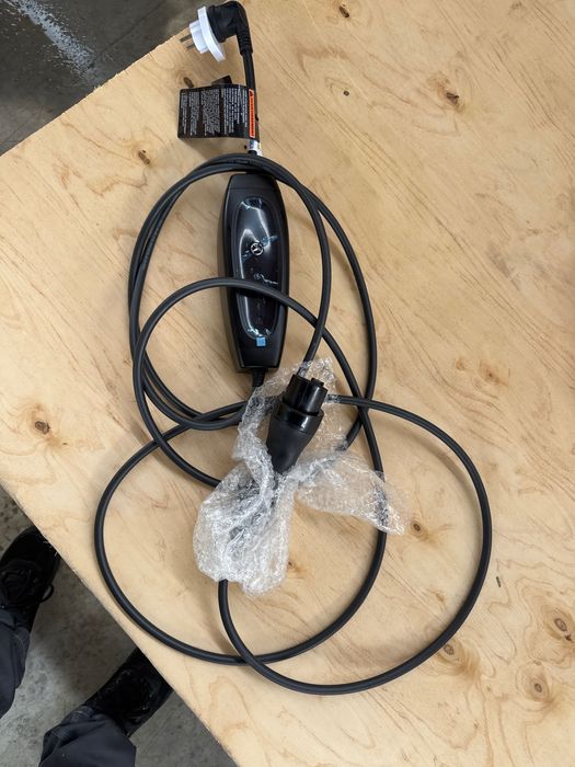 Кабел за зареждане на електромобил станция  тип 2  2,4KW