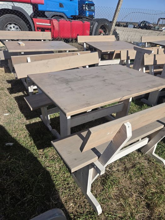 Дървени баварски маси с пейки