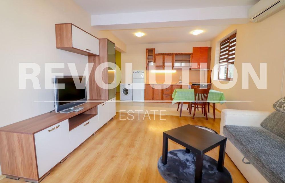 Дава се под наем Двустаен апартамент в Варна, Бриз - 70 кв.м за 598.23 € - Снимка #1