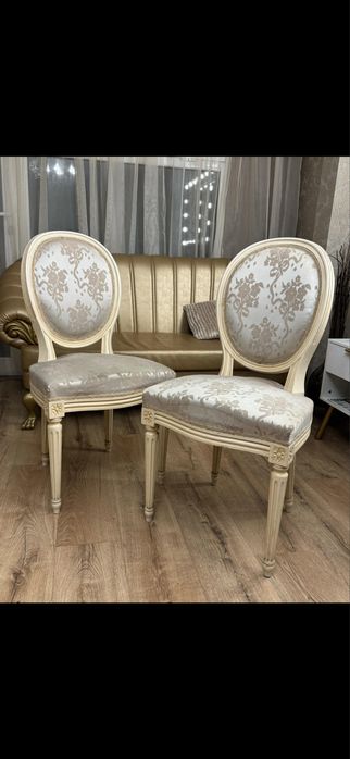 Столове и масичка барок