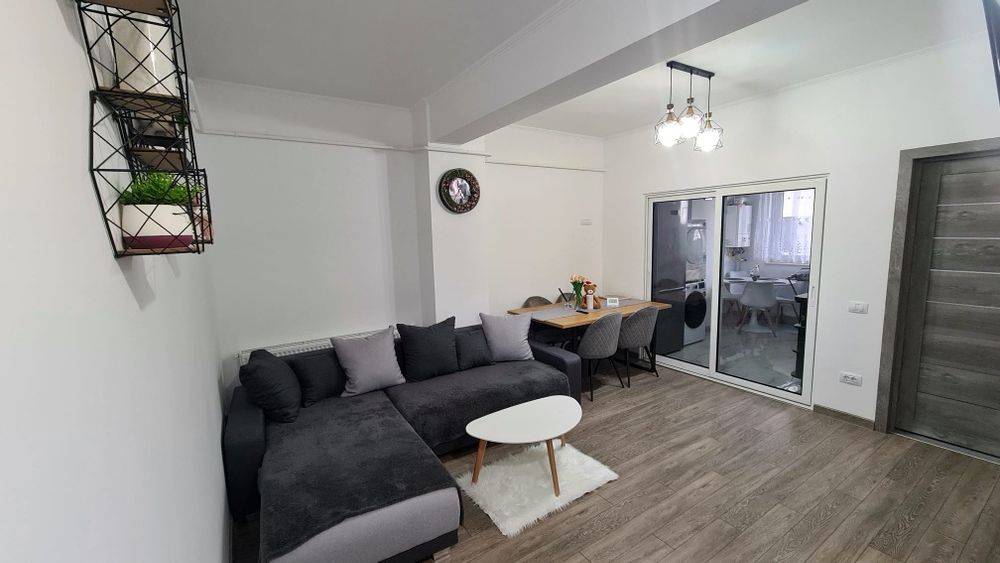 Apartament NOU + BOXĂ