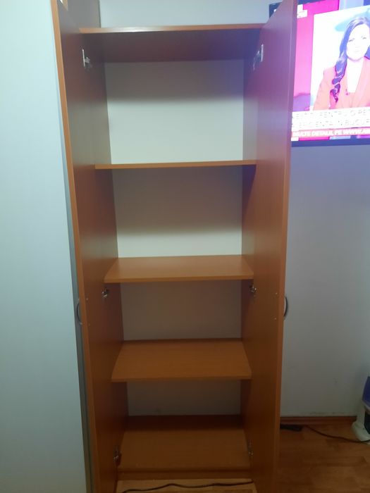 Sifonier cu trei rafturi
