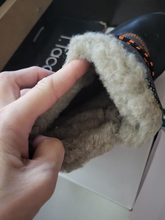 Продаётся ботинка новая 40 размер