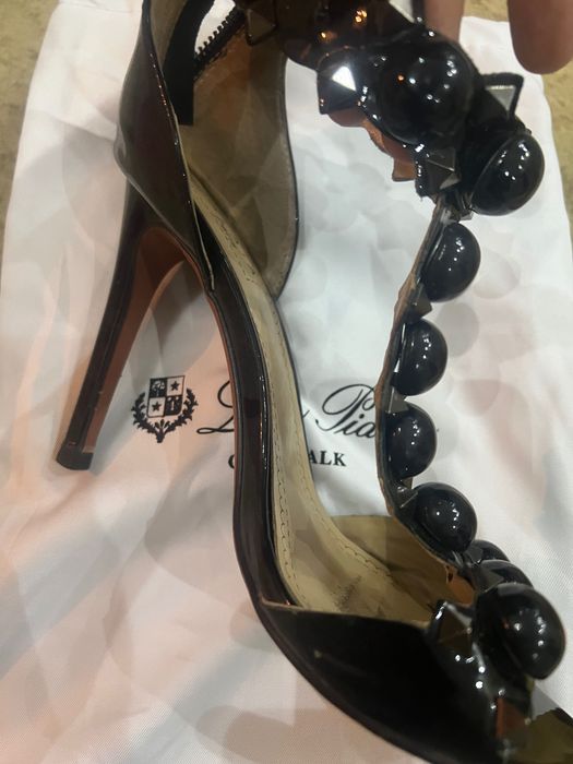 Продам босоножки