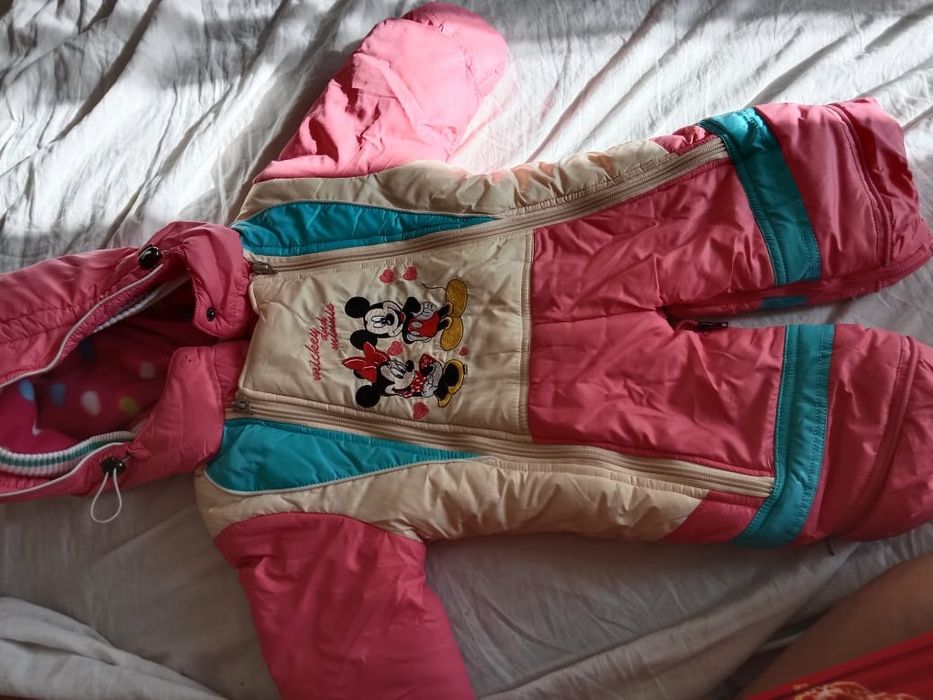 Продаётся зимный комбинизон с шапкой