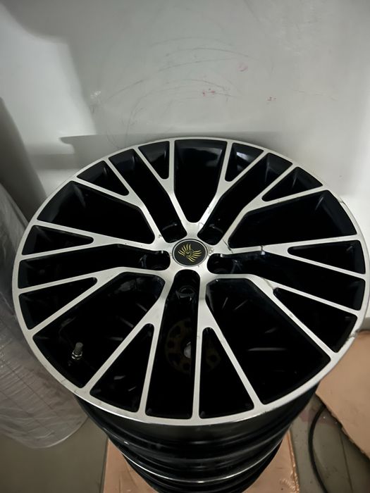 Продам комплект дисков с датчиком на 19 размер.