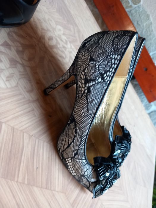 Дамски обувки официални български