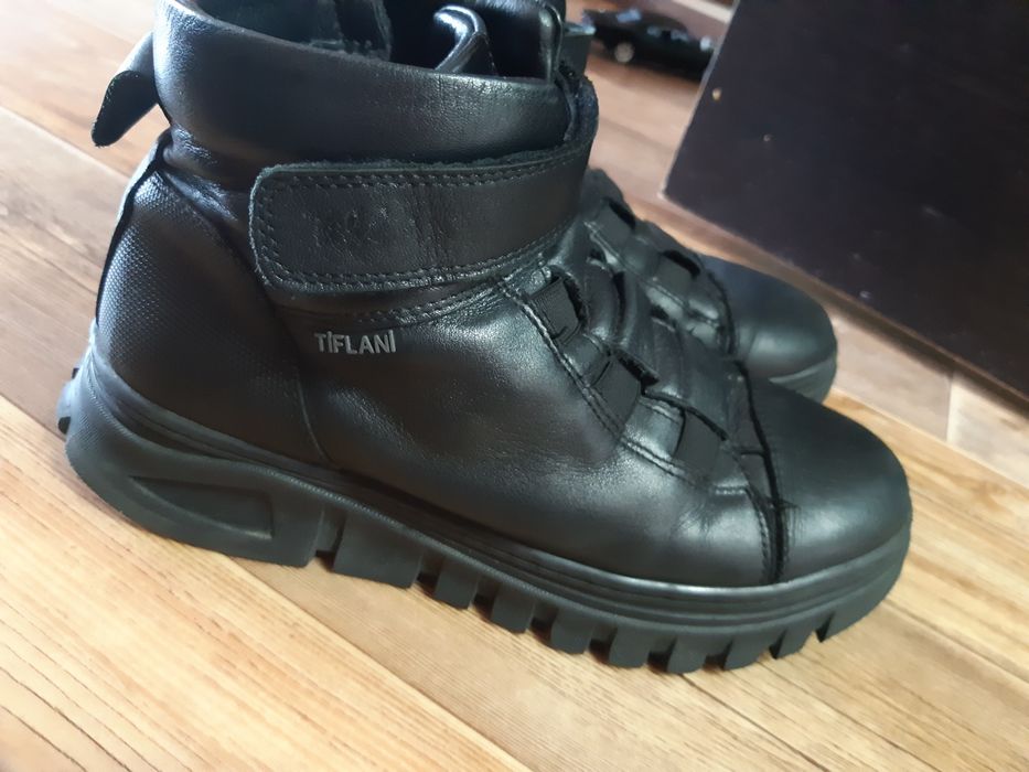 Продам демисизонные ботинки для мальчиков