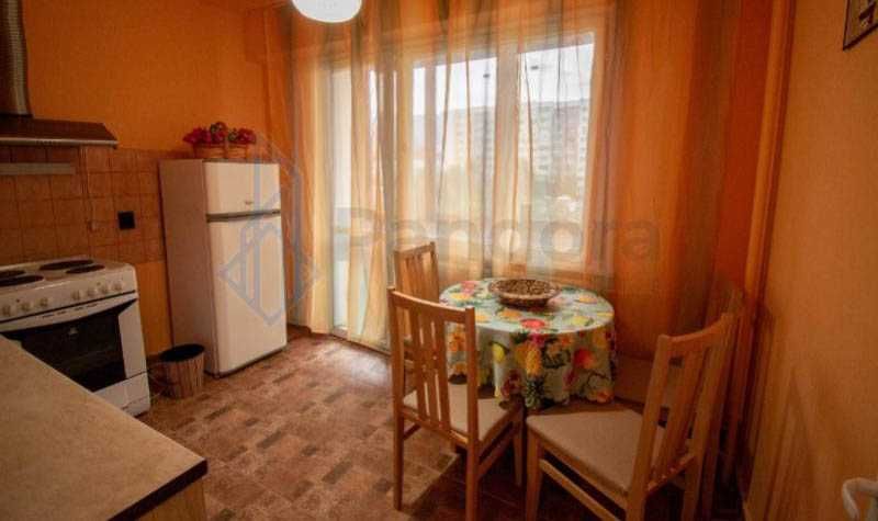 Тристаен апартамент под наем в кв. Младост 4