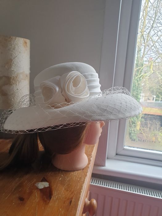 Pălărie crem pentru nunți