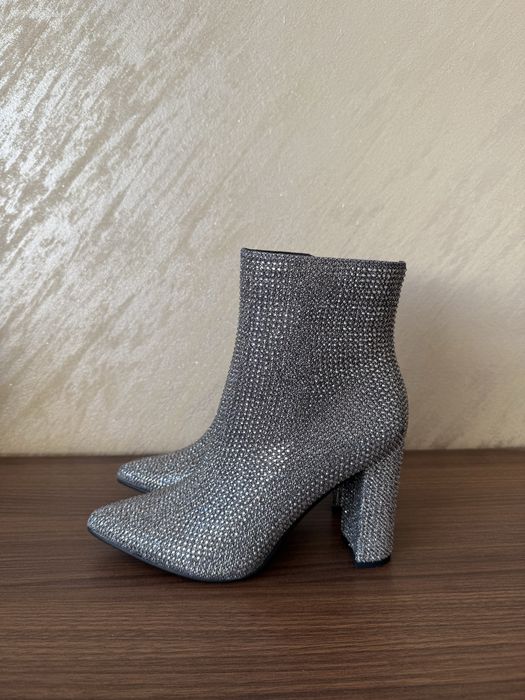 Боти на токчета с блясък
