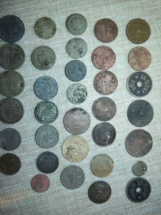 Монети с различна стойност