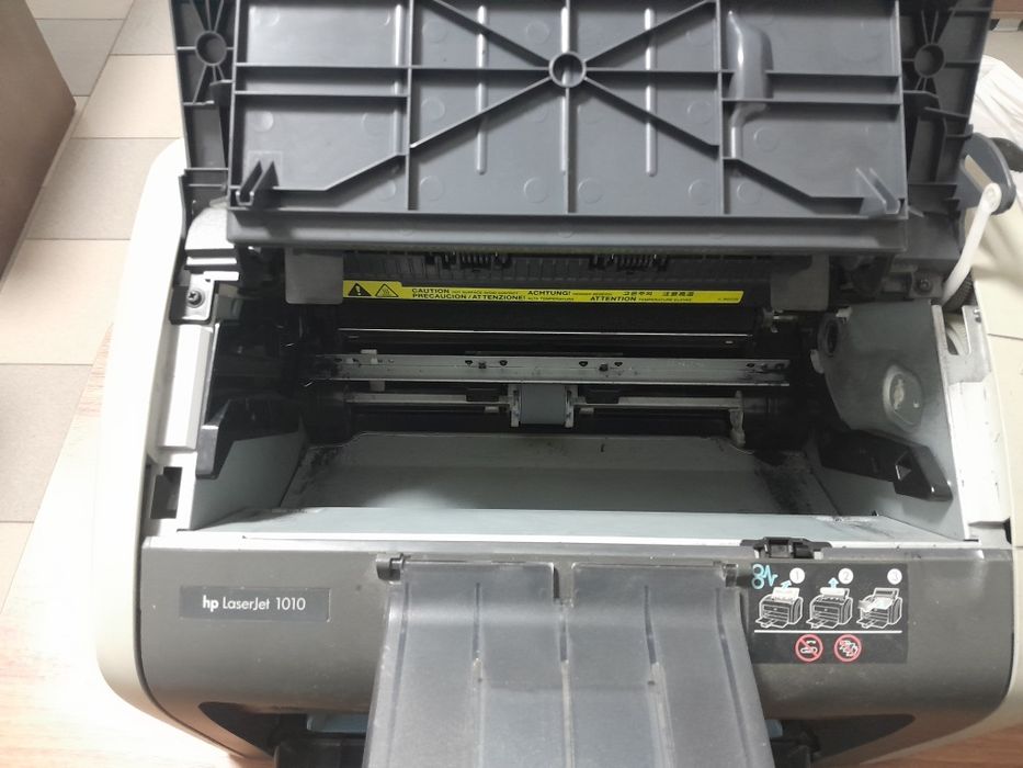Принтер на запчасти hp 1010
