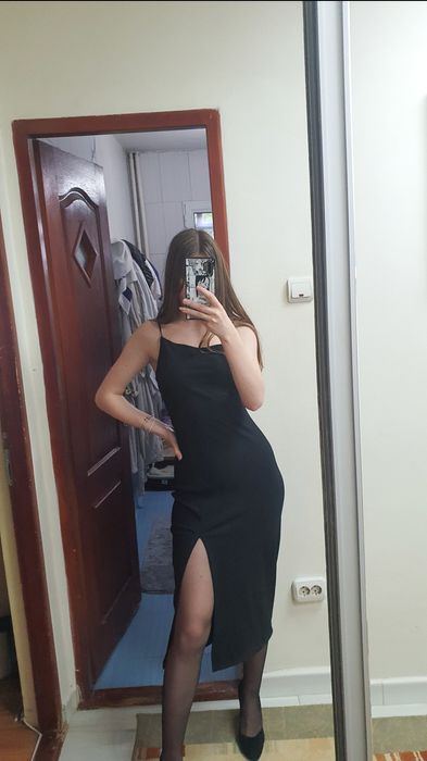 Rochie neagră Mohito cu șlit