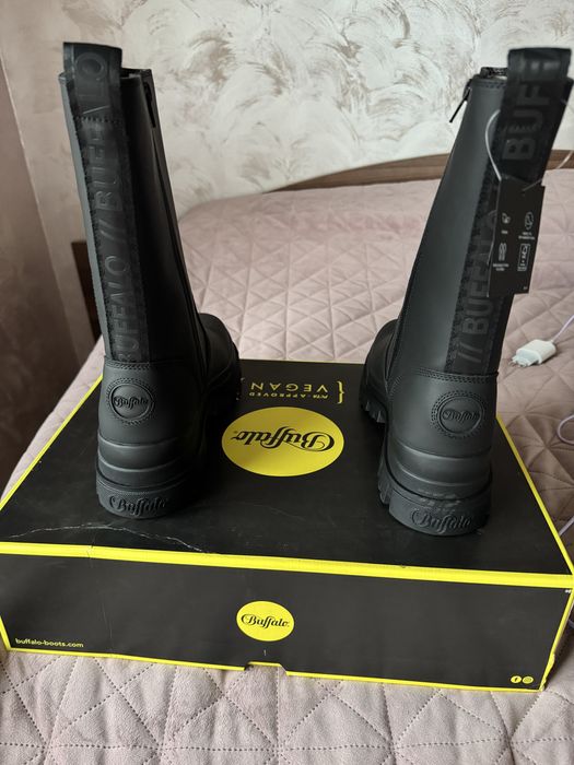 Обувки Buffalo.