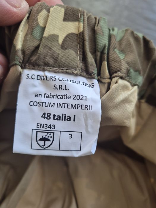 Costum intemperii combat