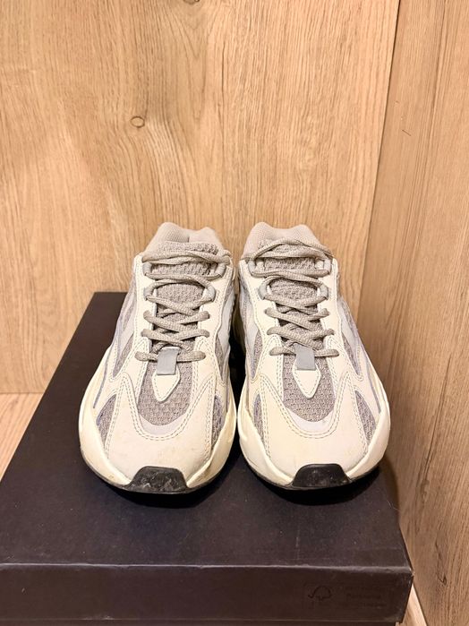 Сникърси Adidas Yeezy 700