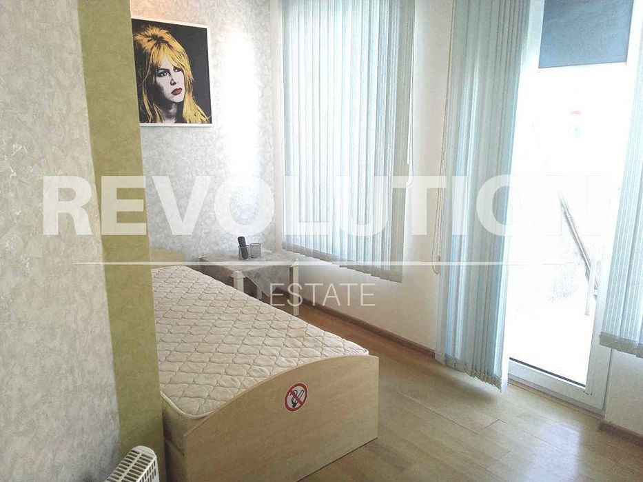 Четиристаен апартамент в района на Общината!