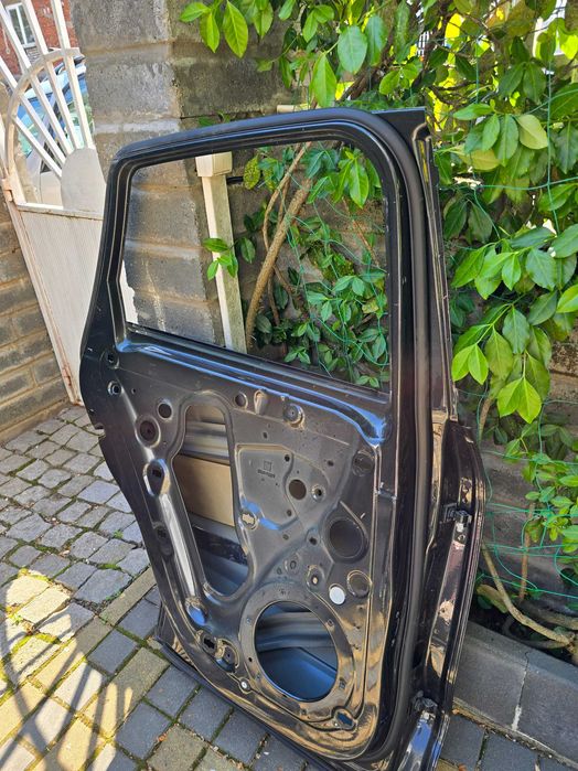 Задна лява врата за Porsche Macan с лайсна