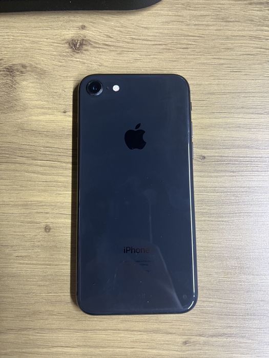 Срочно продам iPhone 8 AKB 100