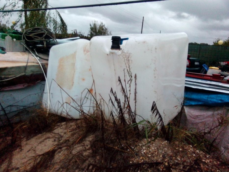 Stocare apa cu grilaj și fără