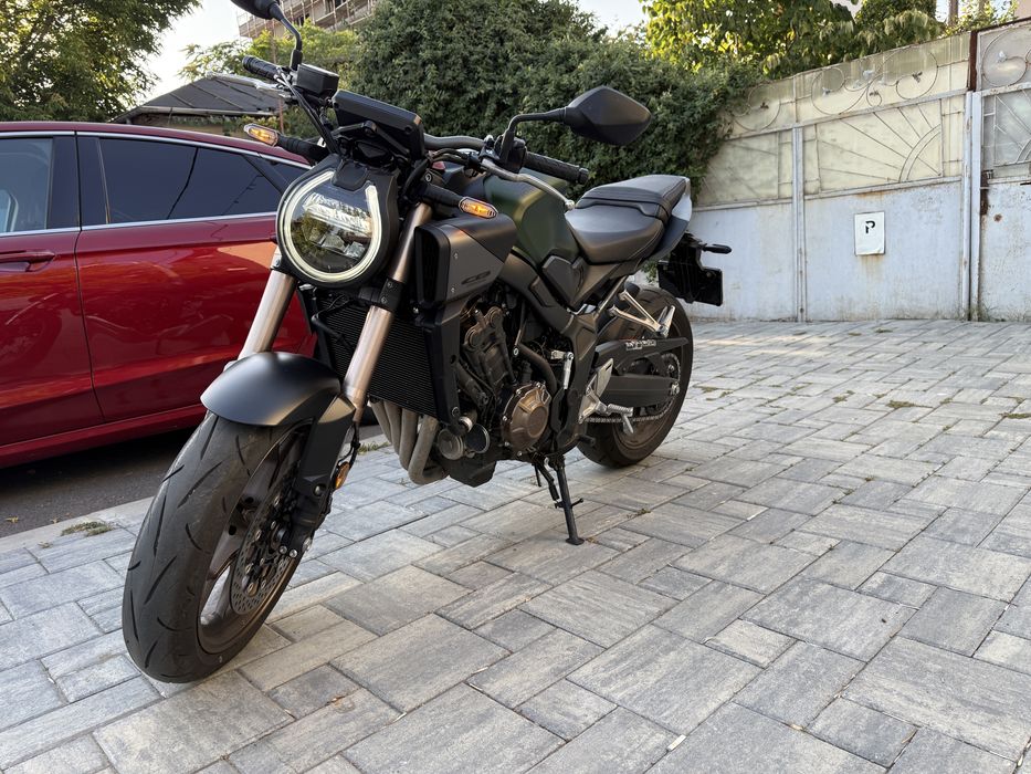 Honda CB650R e-Clutch 2024 – ca nouă, doar 4.240 km