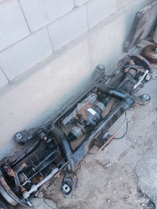 Продам запчасти на БМВ 728 е 38