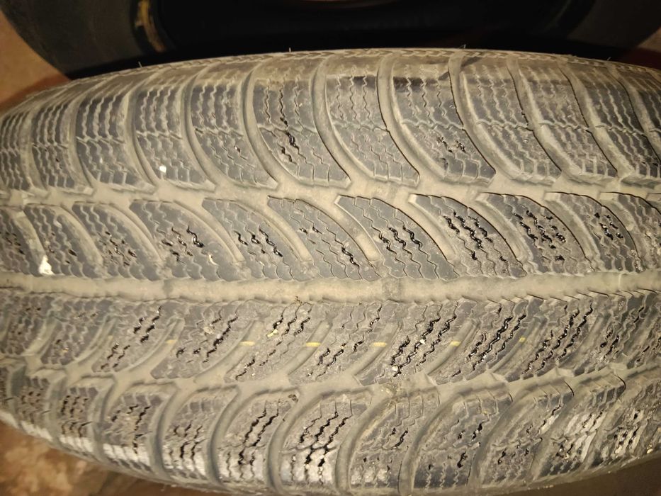Продавам 2 бр. зимни гуми Debica 195/65/15