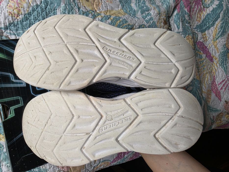 Adidasi Skechers marimea 32
