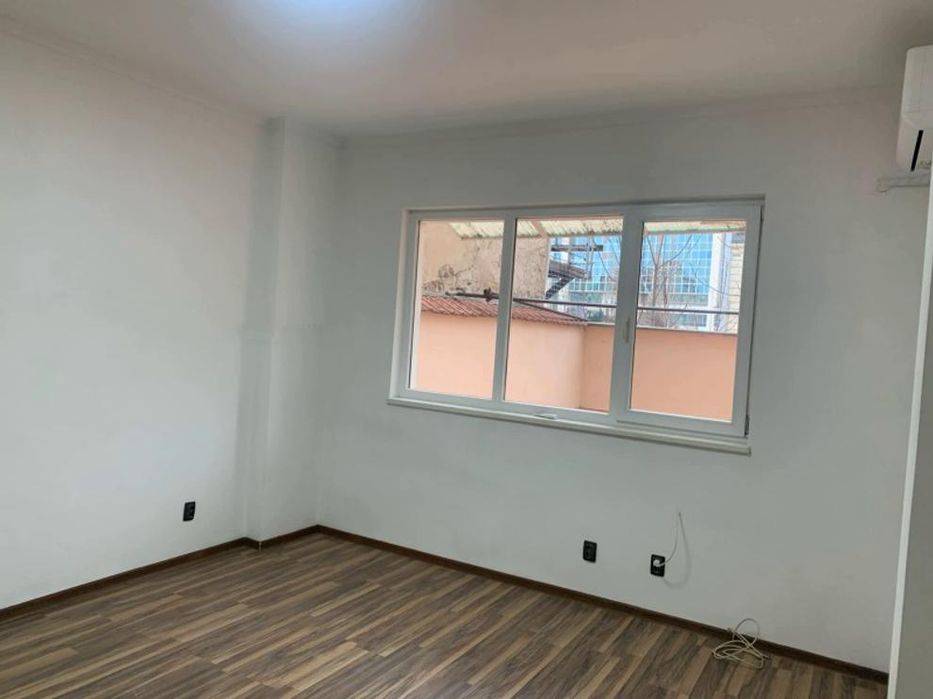 Дава се под наем Четиристаен апартамент в София, Център - 100 кв.м за 800 € - Снимка #3