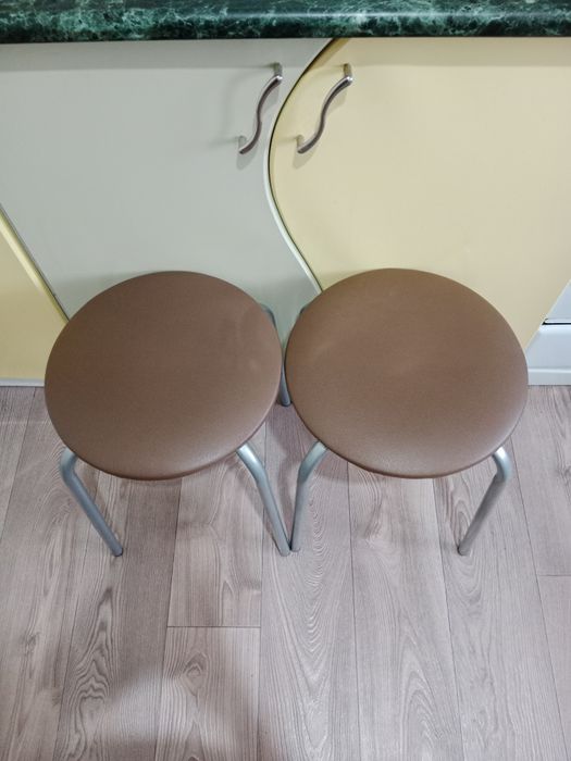 Срочно продам стол.