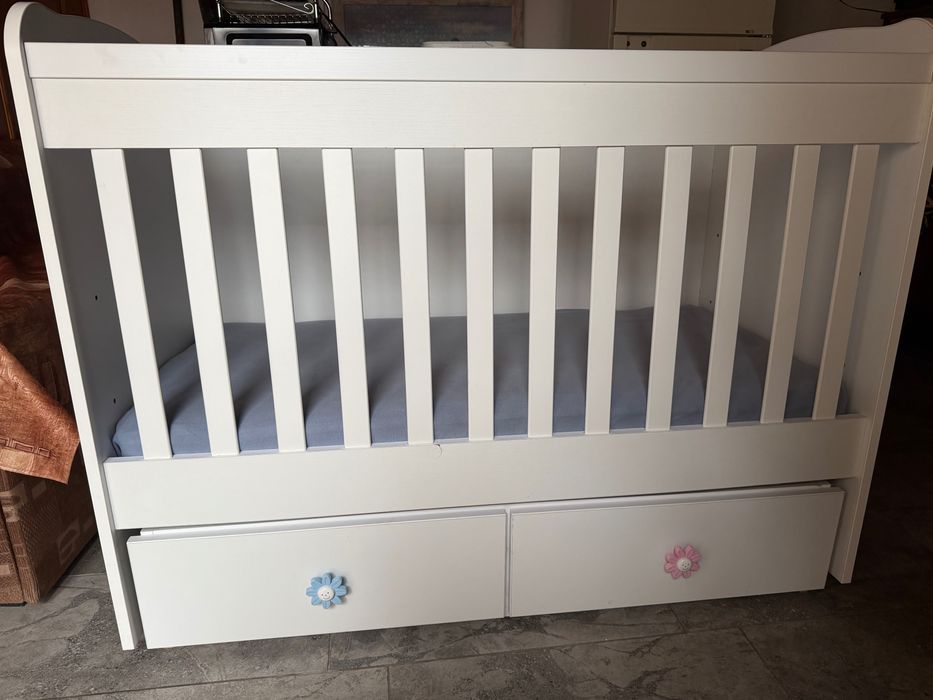 Дървена бебешка кошара+ матрак