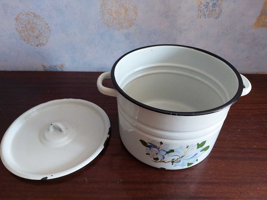 Кастрюли 15литр, 7литр, таз эмалирован.
