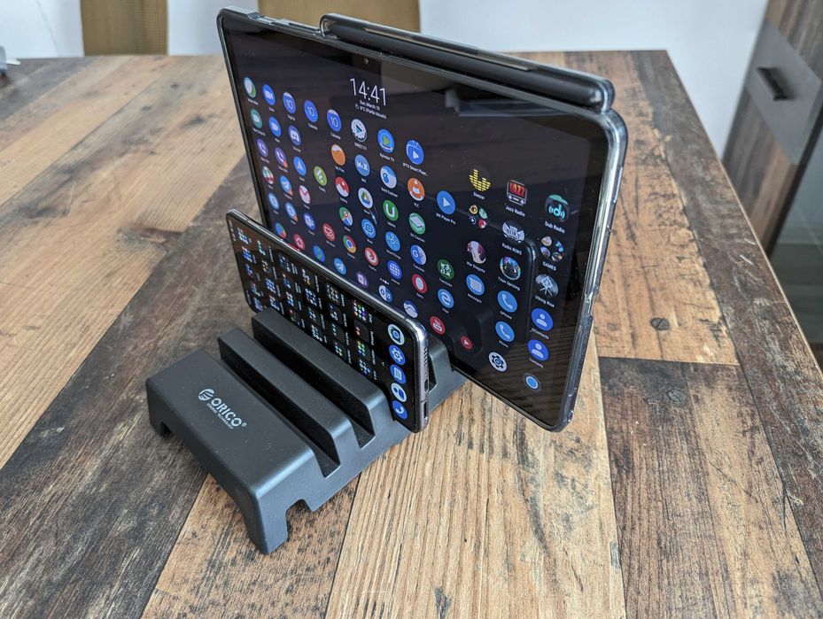 Стойка органайзер с държач за таблети и мобилни телефони ORICO DK305