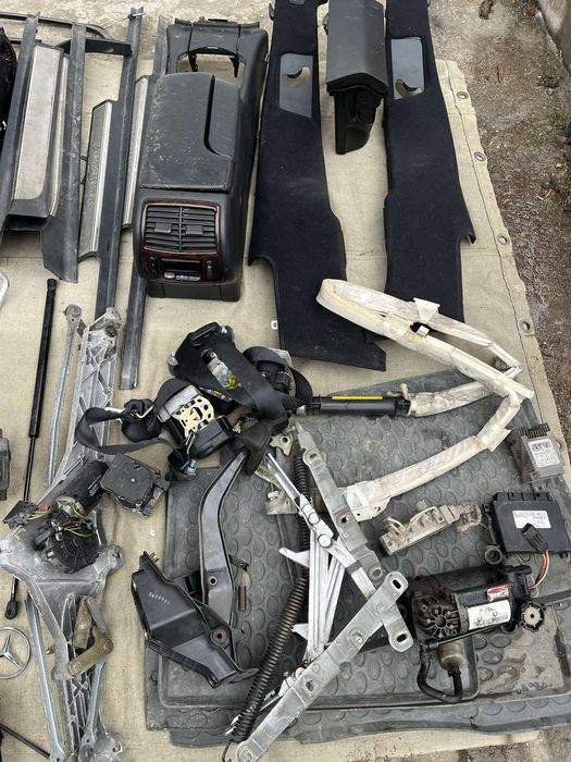 Продавам Mercedes w 220 на части