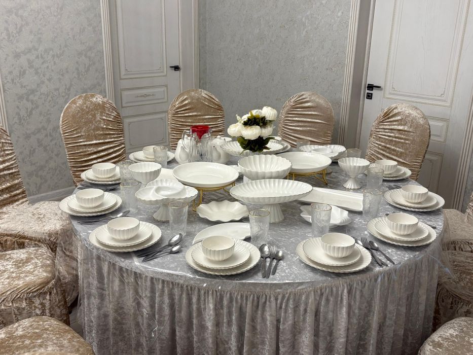 Круглые Столы и стулья,пасуда