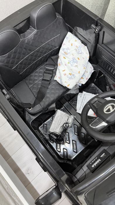 Продам игрушечный лексус