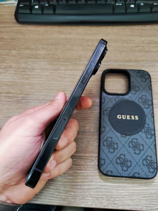 Продавам iphone 16 pro max 256gb black