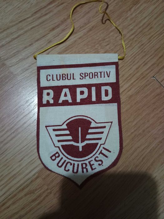 Vand fanioane, embleme, insigne RAPID BUCURESTI, anii 80, de colectie!